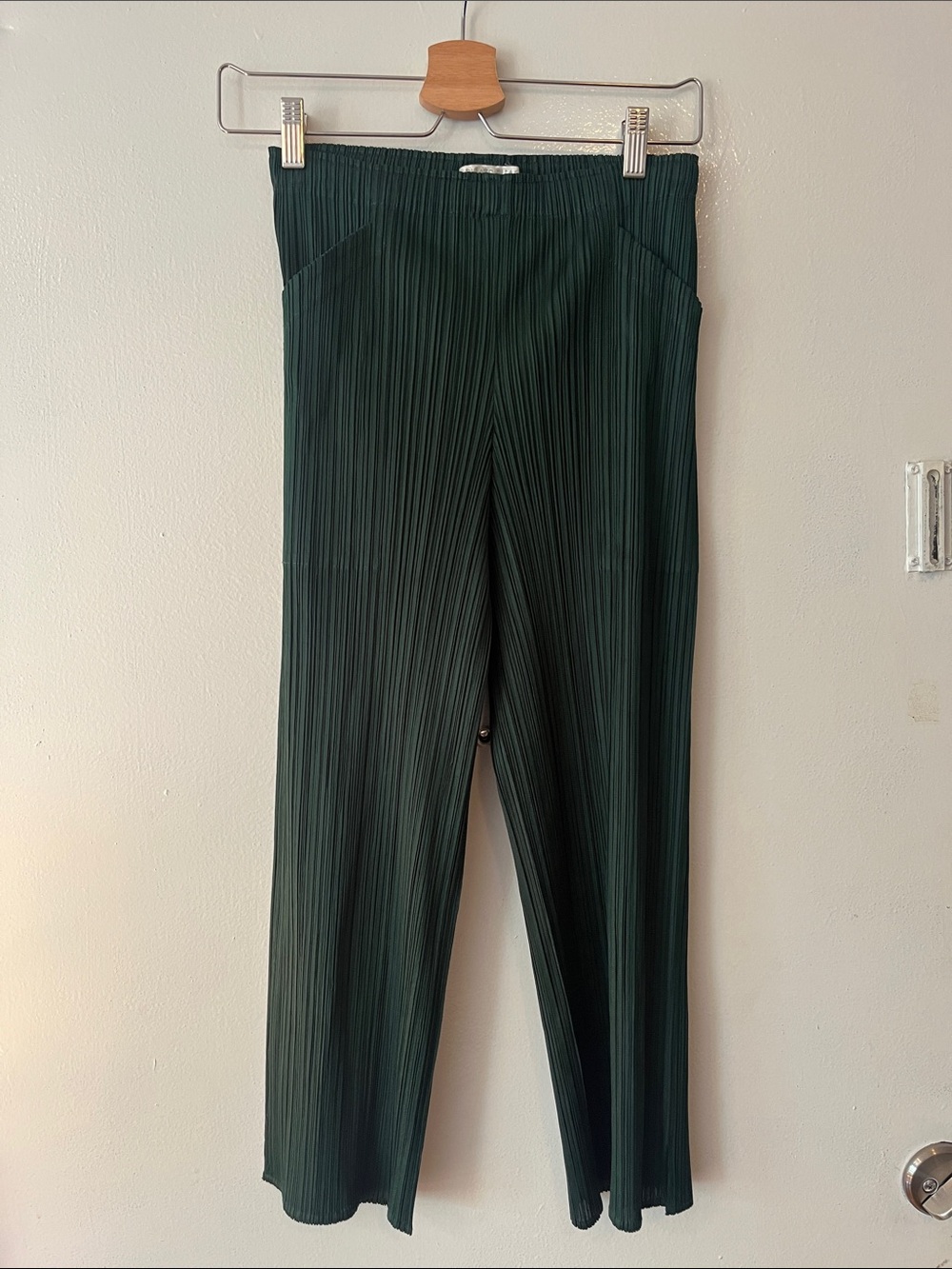 Issey Miyake Pleats Please Forest Green Straight-Leg cropped Pants w pockets